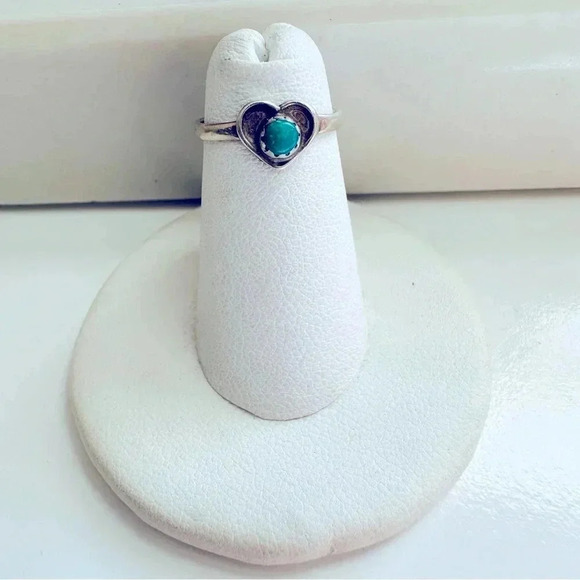 Sterling Silver Vintage Native Heart Turquoise Ring - Picture 1 of 5